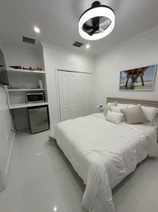 Lovers Cove Tamiami Экстерьер фото