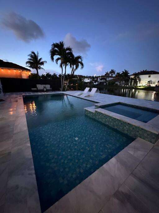Lovers Cove Tamiami Экстерьер фото
