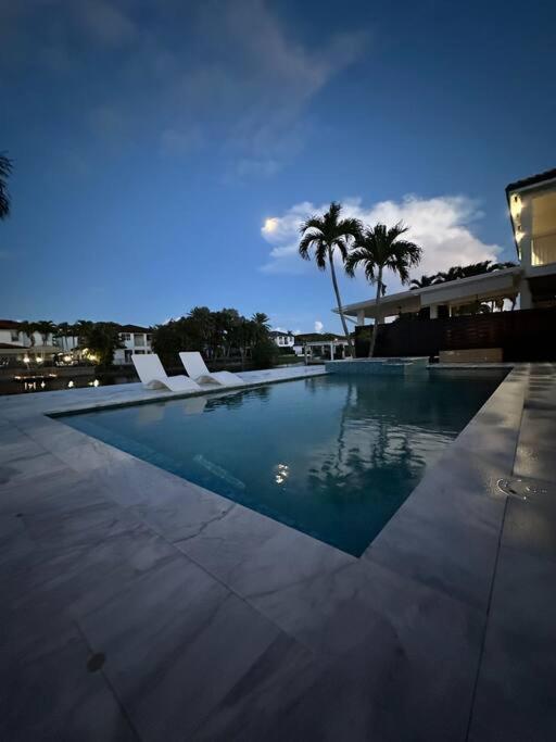 Lovers Cove Tamiami Экстерьер фото